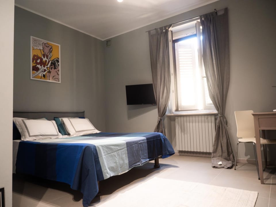 Bed, TV and multimedia, Photo of the whole room, Evening entertainment, Bedroom, hair dresser