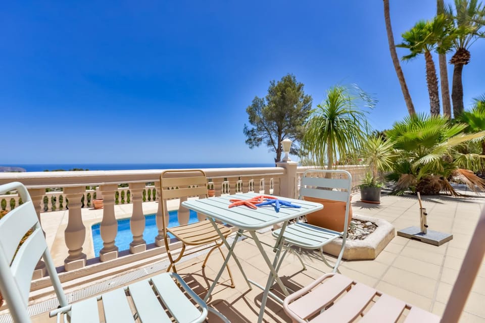 Balcony/Terrace, Pool view, Sea view, Swimming pool, Swimming pool