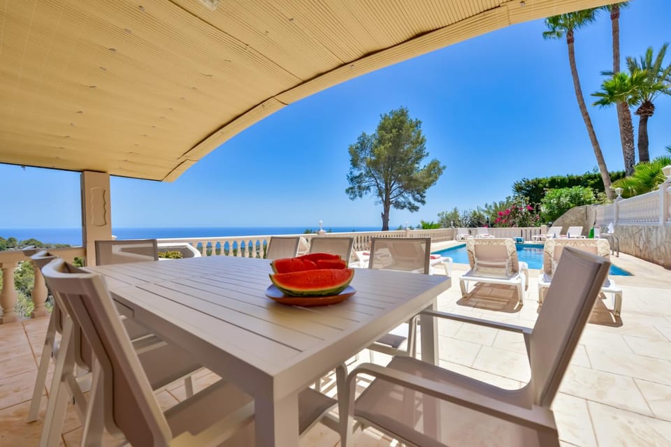 Balcony/Terrace, Dining area, Pool view, Swimming pool, Swimming pool