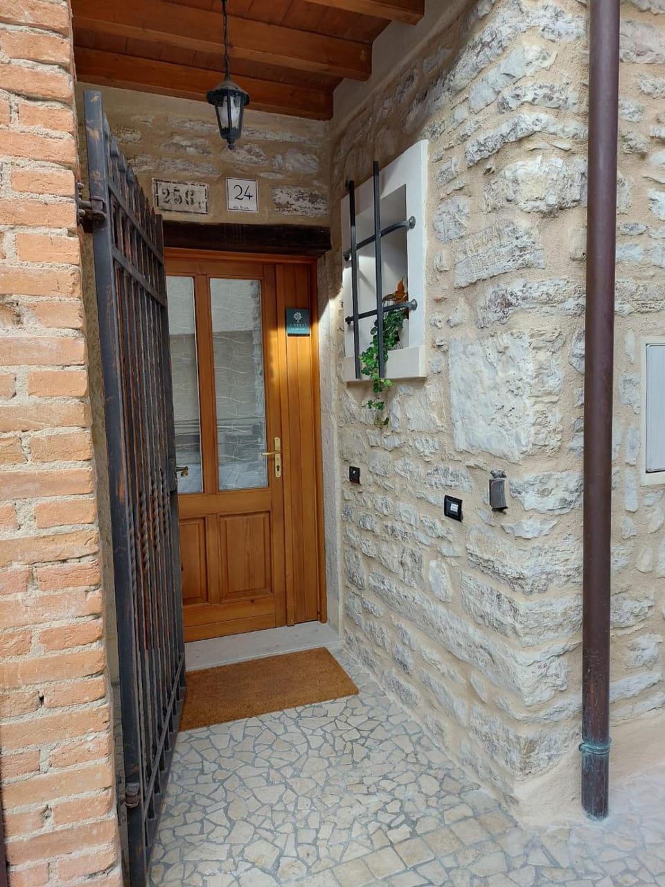 Facade/entrance