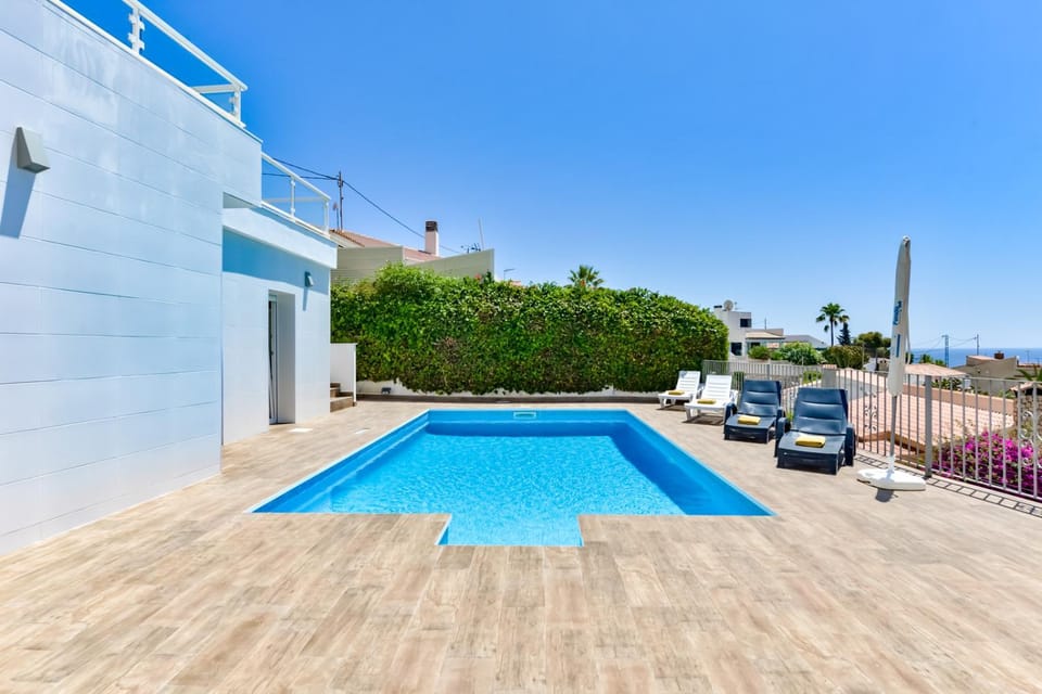 Property building, Sea view, Swimming pool