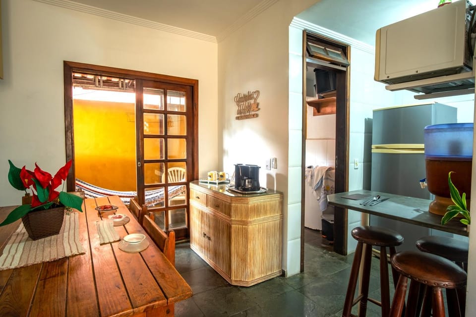 Kitchen or kitchenette, Dining area, minibar