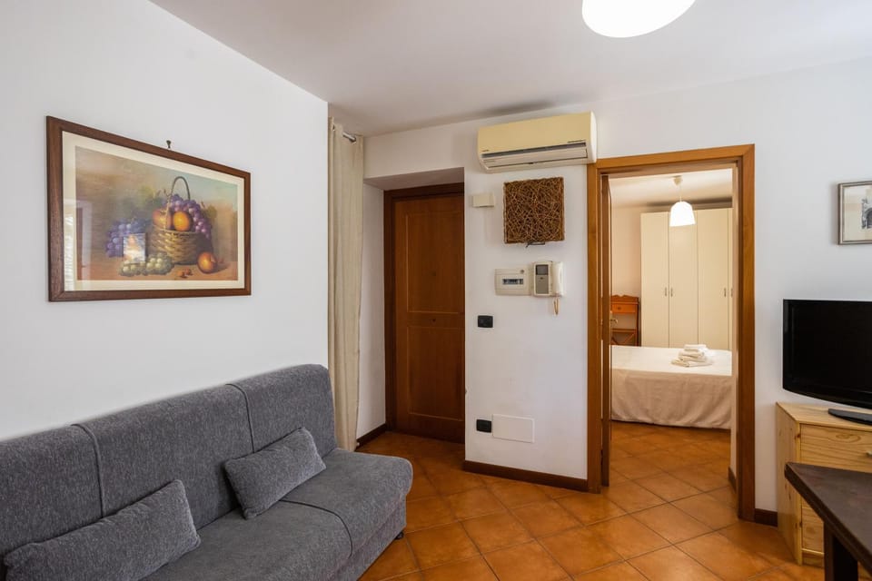 Photo of the whole room, Seating area, air conditioner