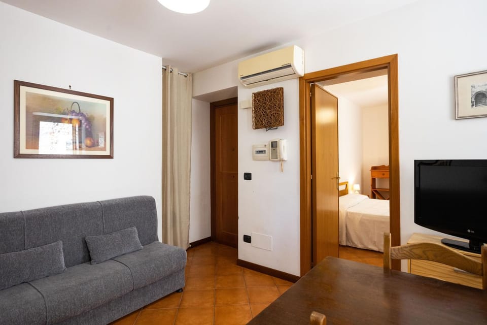 Living room, Photo of the whole room, Seating area