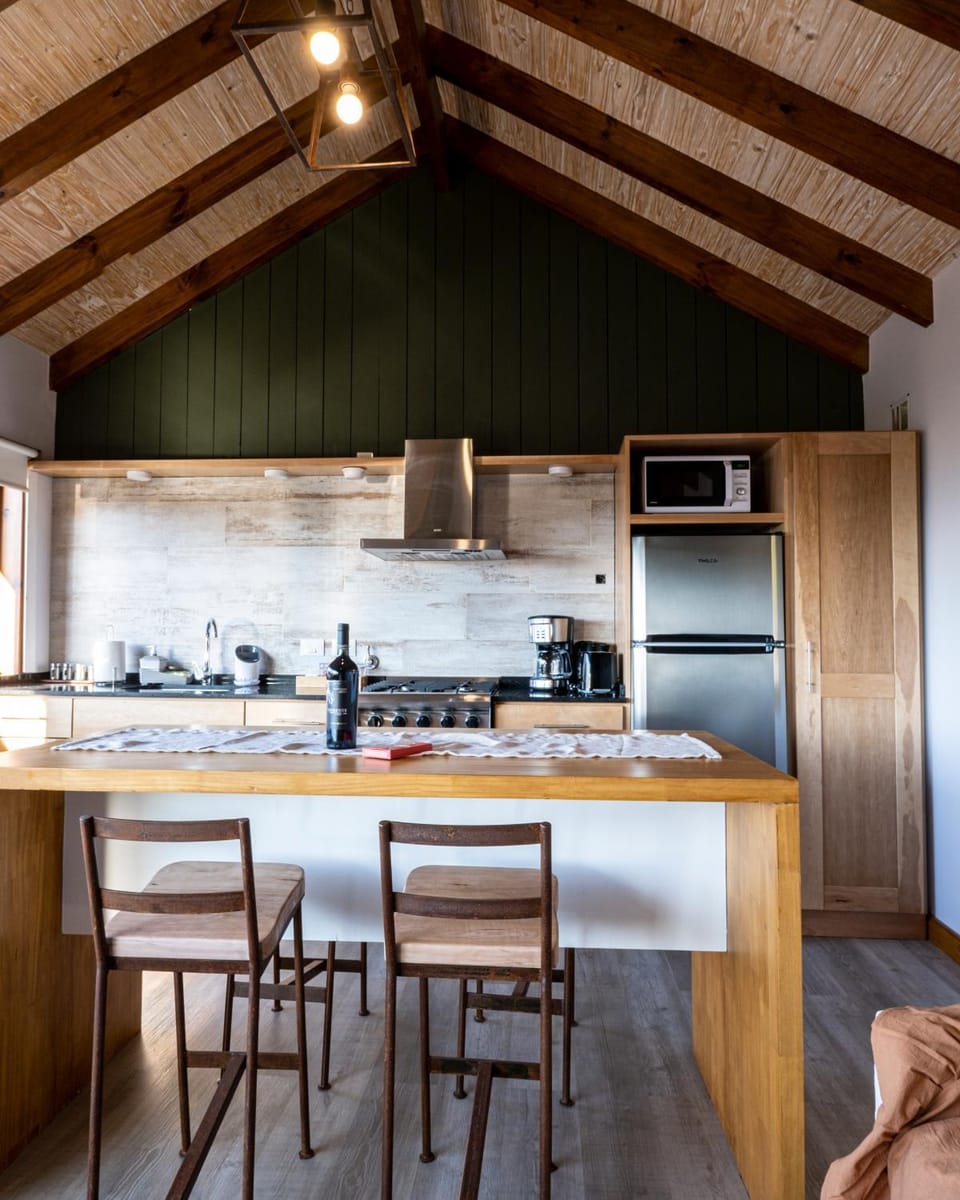 Kitchen or kitchenette, Dining area, pet friendly