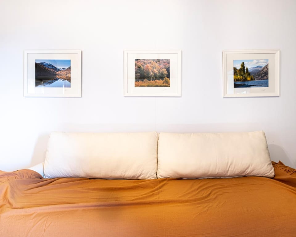 Bed, Living room, Decorative detail, Seating area