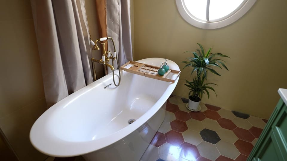 Bathroom, Bath