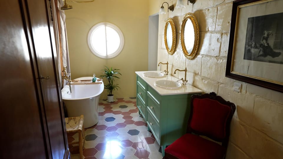 Bathroom, Bath