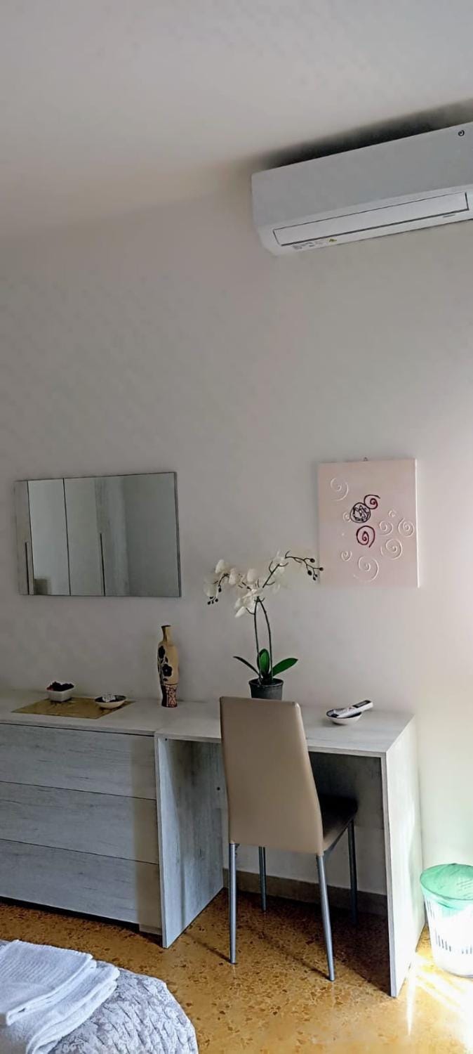 Photo of the whole room, Seating area, air conditioner