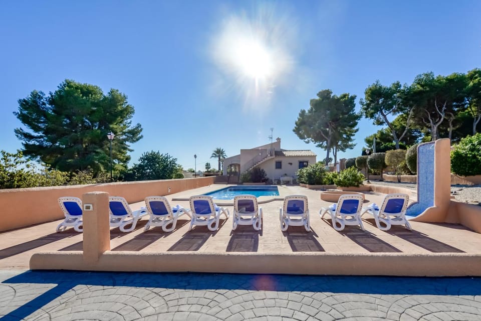 Shower, Property building, Swimming pool, sunbed