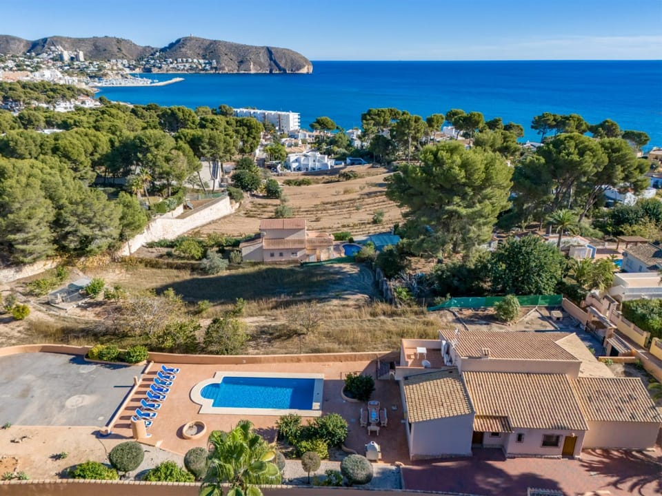 Property building, Bird's eye view, Swimming pool