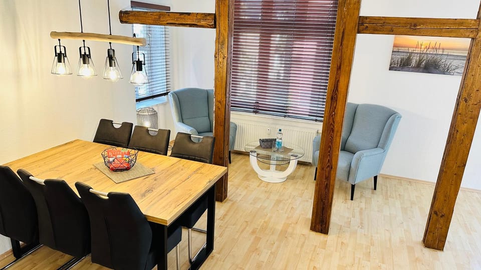 Seating area, Dining area