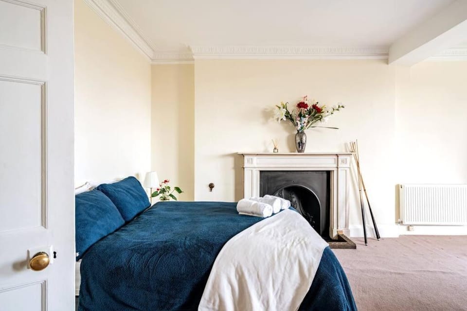 Perfect Family & Friends Home, Free Parking Security Onsite House in Reading