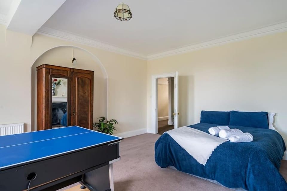 Perfect Family & Friends Home, Free Parking Security Onsite House in Reading