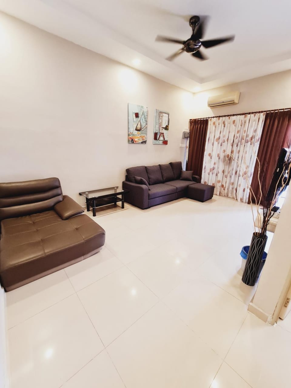 TV and multimedia, Living room, Seating area, fireplace, locker, air conditioner