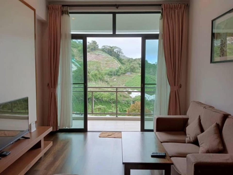 Natural landscape, TV and multimedia, Balcony/Terrace, Living room, Seating area, Mountain view
