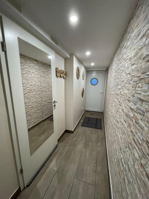 Studio situé aux abords de la forêt avec parking Apartment in Luxembourg District, Luxembourg