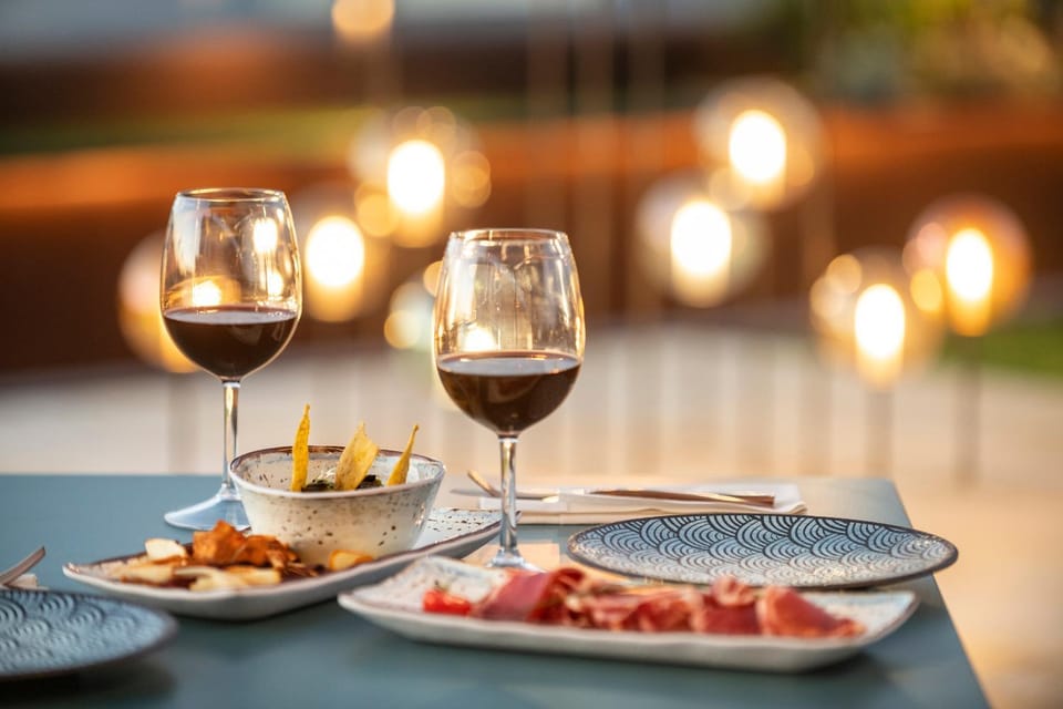 Restaurant/places to eat, Balcony/Terrace