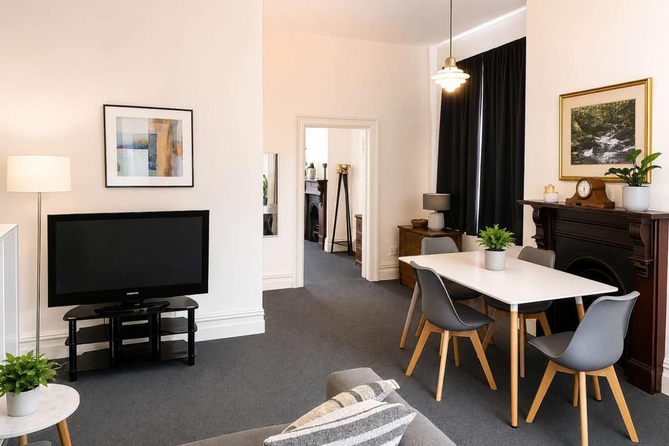 Comfy Apartment with carpark 2 minutes to CBD House in Hobart