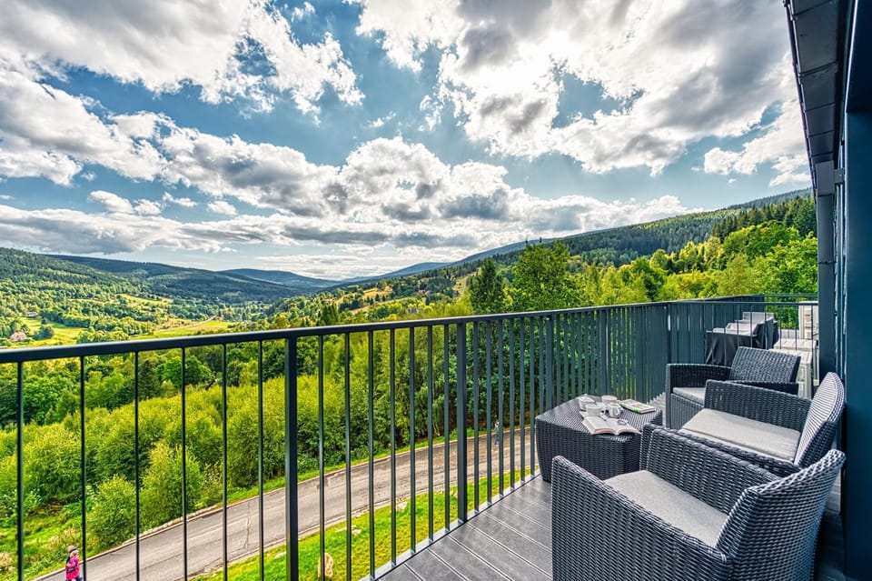 Nearby landmark, Day, Natural landscape, View (from property/room), Balcony/Terrace, Mountain view