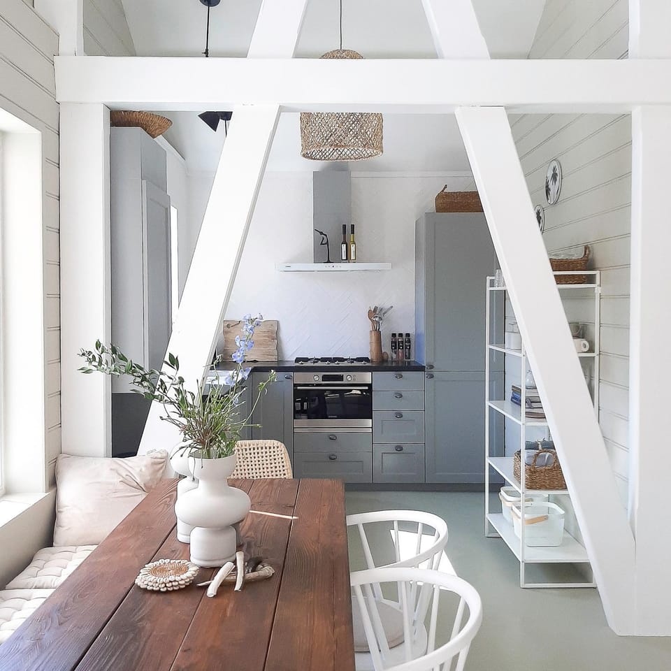 Kitchen or kitchenette, Dining area, stove, toaster