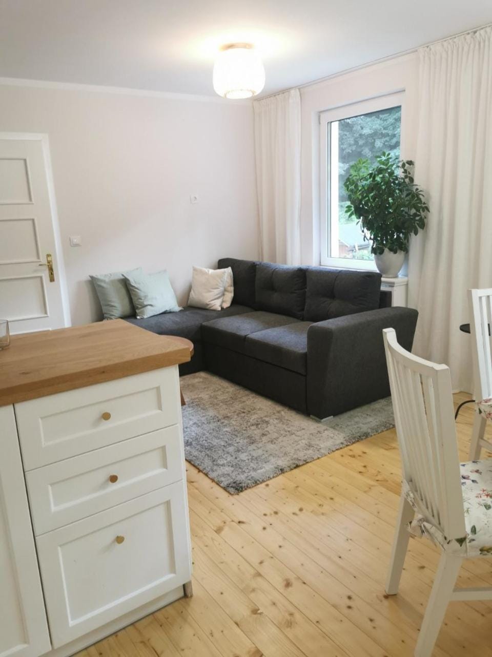 Living room, Seating area, Dining area