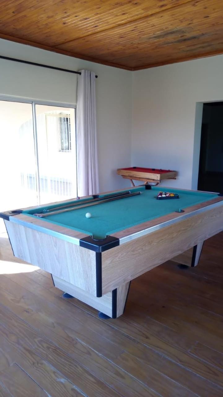 Billiard, Game Room