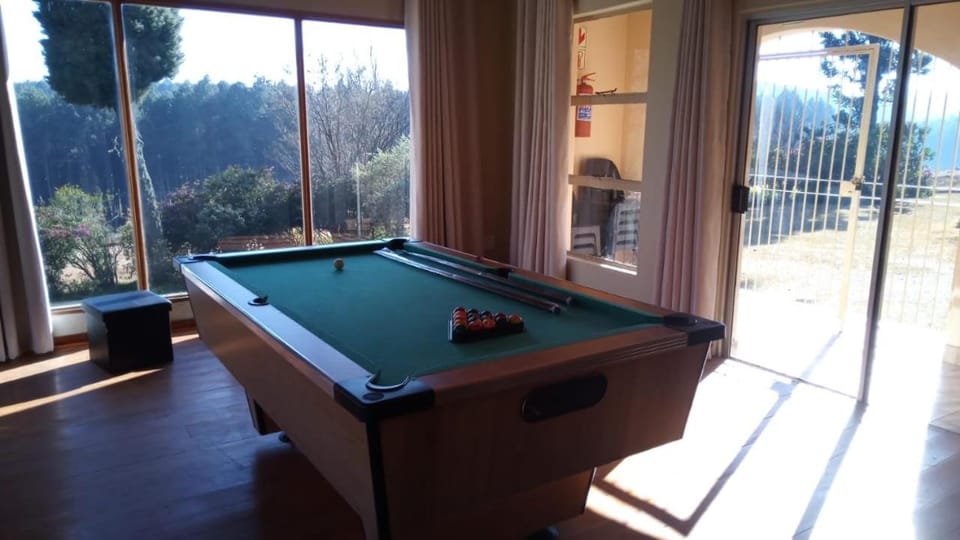 Billiard, Game Room