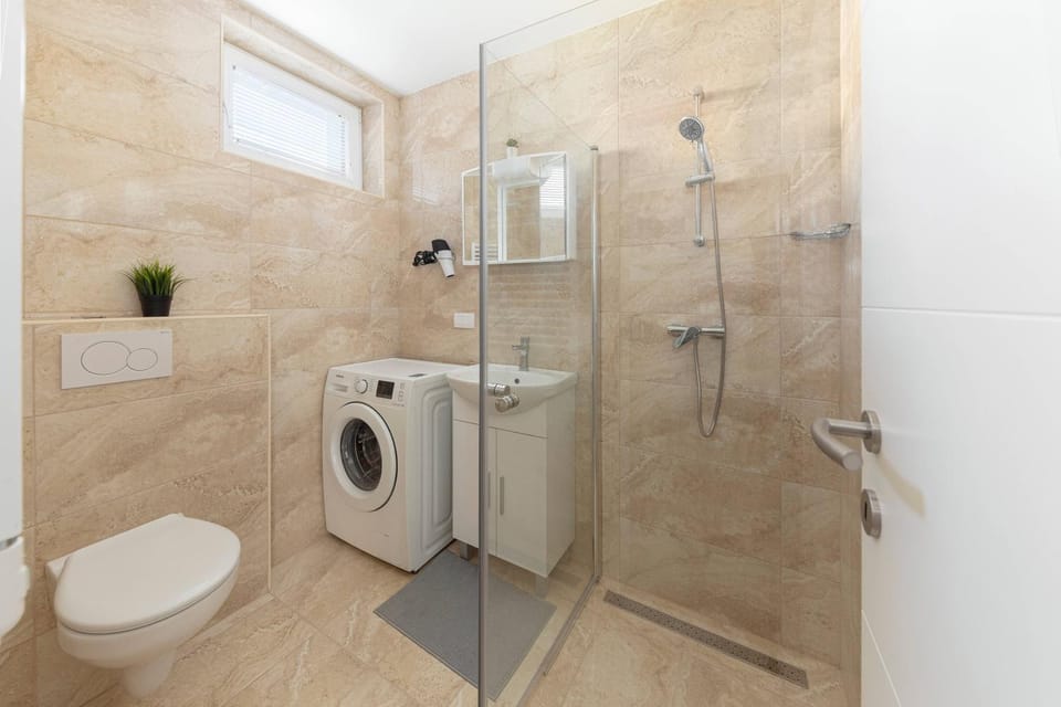 Toilet, Bathroom, washing machine