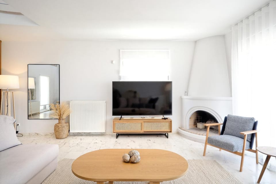 TV and multimedia, Living room, Seating area, flat iron