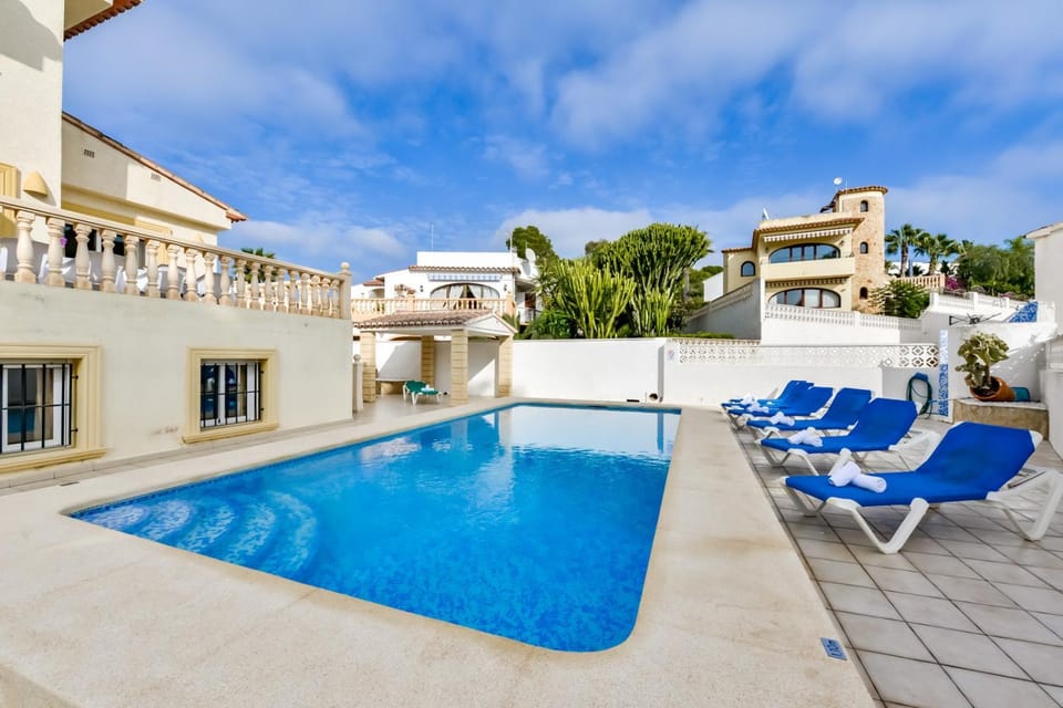 Balcony/Terrace, Swimming pool, sunbed