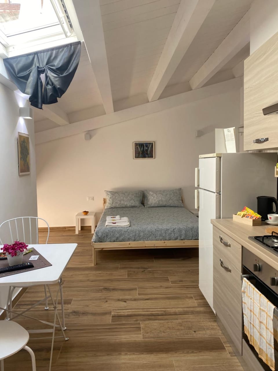 Photo of the whole room