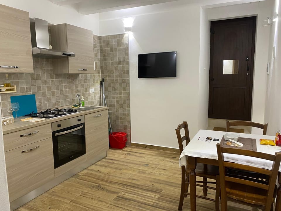 TV and multimedia, Kitchen or kitchenette, Dining area, pet friendly, stove