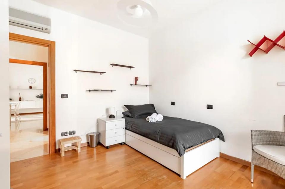 Bed, Photo of the whole room, Bedroom, air conditioner