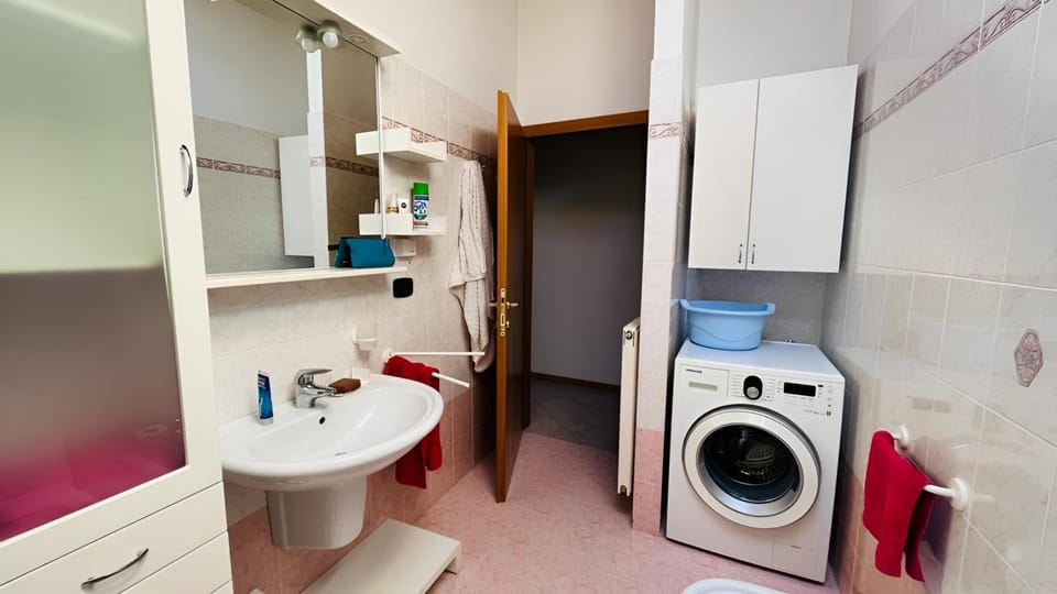 Bathroom, washing machine