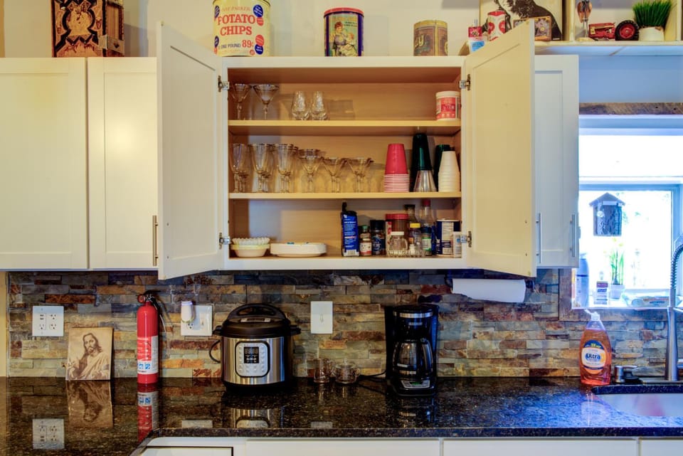 Coffee/tea facilities, Kitchen or kitchenette