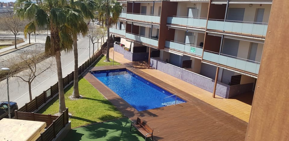 Property building, Balcony/Terrace, Pool view, Swimming pool