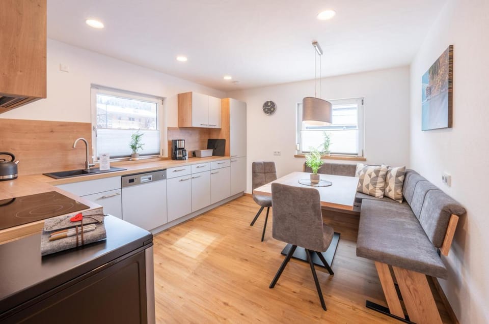 Kitchen or kitchenette, Seating area, Dining area, dishwasher, stove