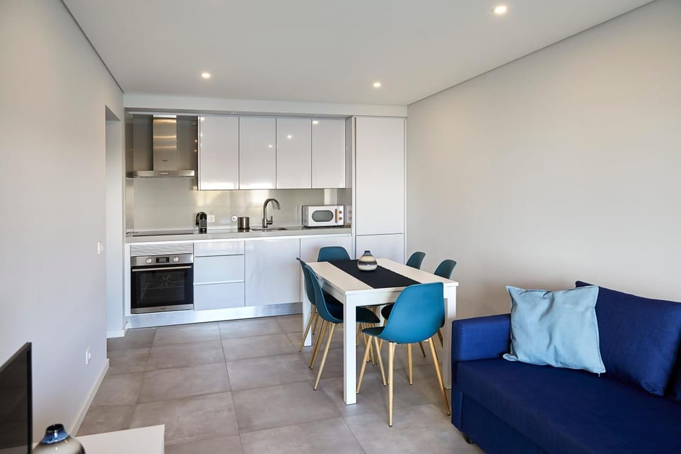 Kitchen or kitchenette, Seating area, Dining area, dishwasher, minibar, pet friendly, stove, toaster