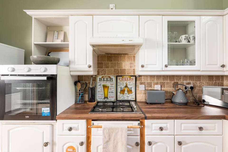 Coffee/tea facilities, Kitchen or kitchenette, Other, dishwasher, oven, pet friendly, stove, toaster