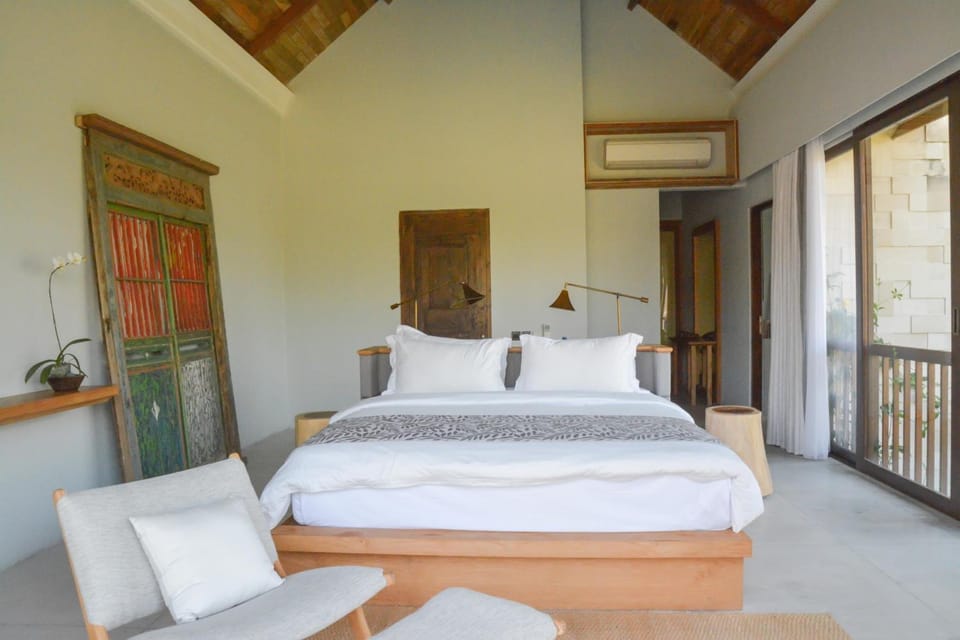 Bed, Day, Photo of the whole room, Bedroom