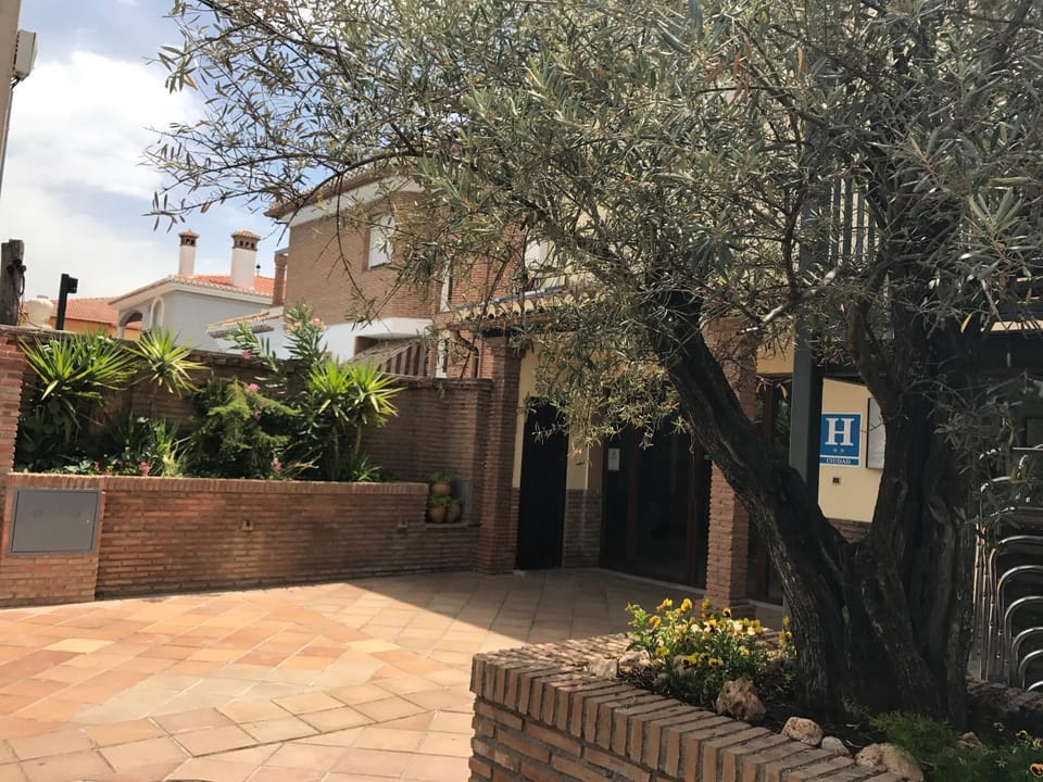 Facade/entrance, Area and facilities