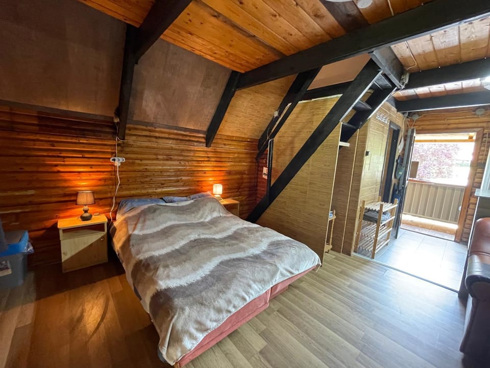 Bed, Living room