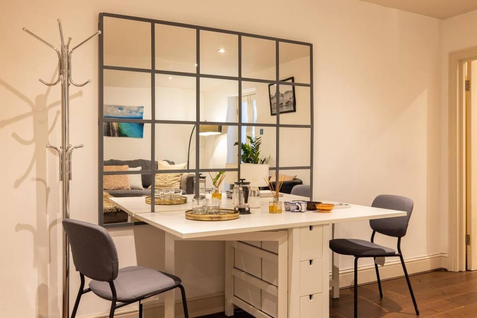 Niru Experience Serene Garden Haven Duplex 3BD3BA Apartment in City of Westminster
