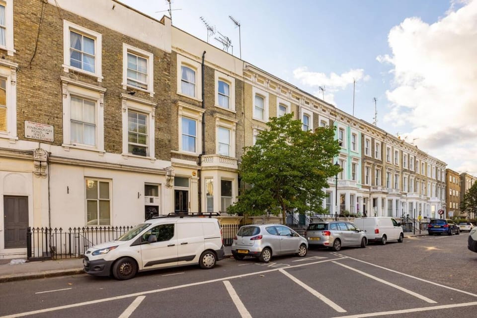 Niru Experience Serene Garden Haven Duplex 3BD3BA Apartment in City of Westminster