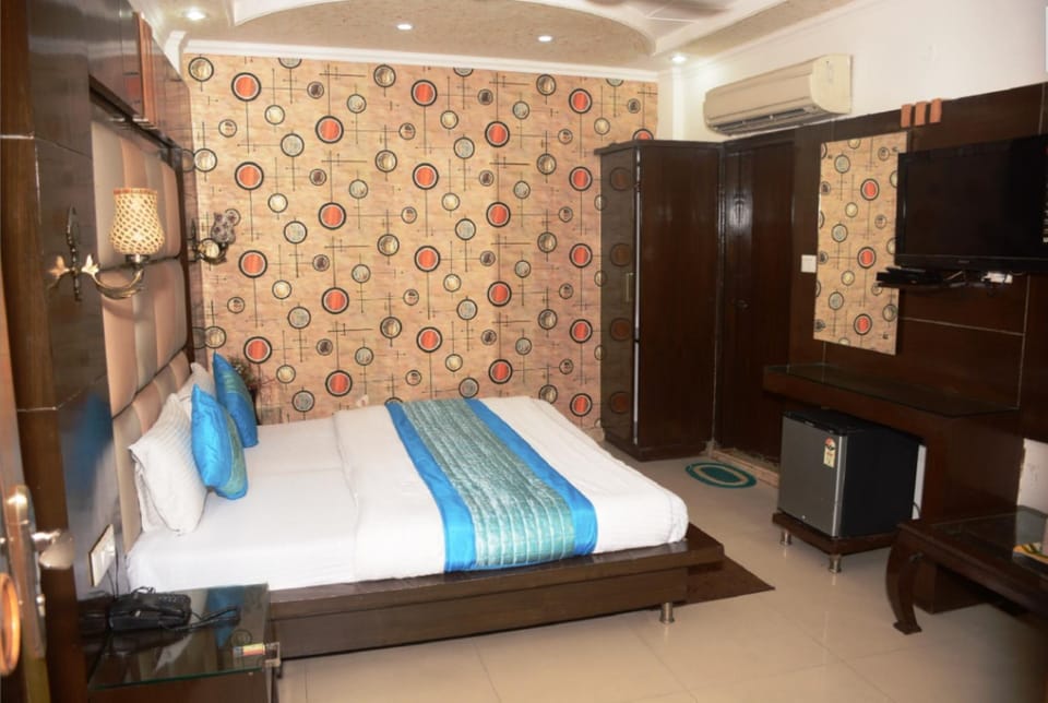 TV and multimedia, Bedroom, wardrobe, air conditioner