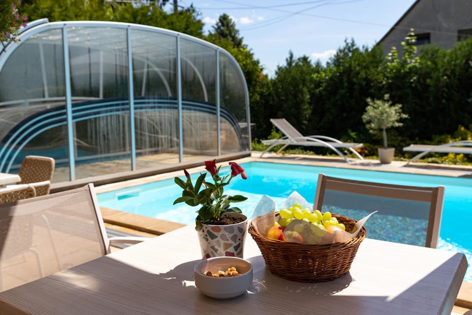 Patio, Day, Garden, Garden view, Swimming pool, sunbed