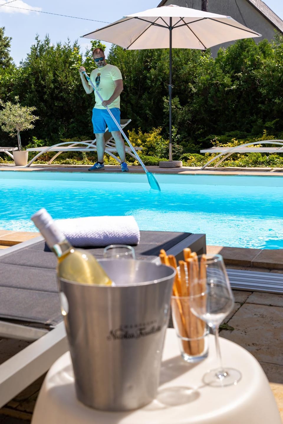 Day, Garden, Pool view, Swimming pool, Drinks, sunbed