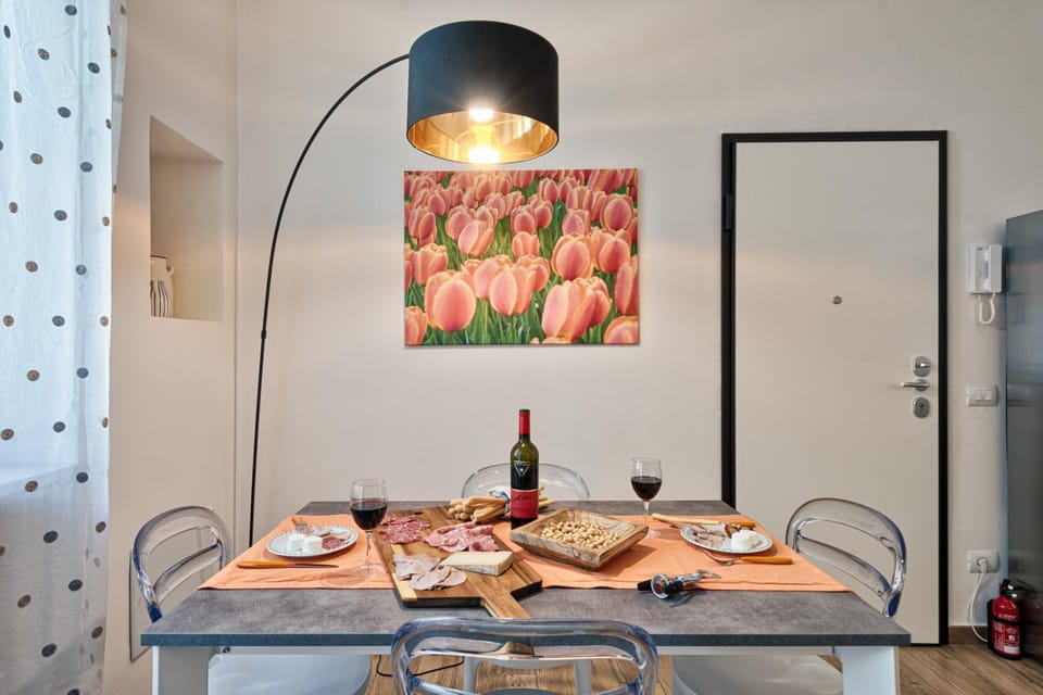 Dining area, Food