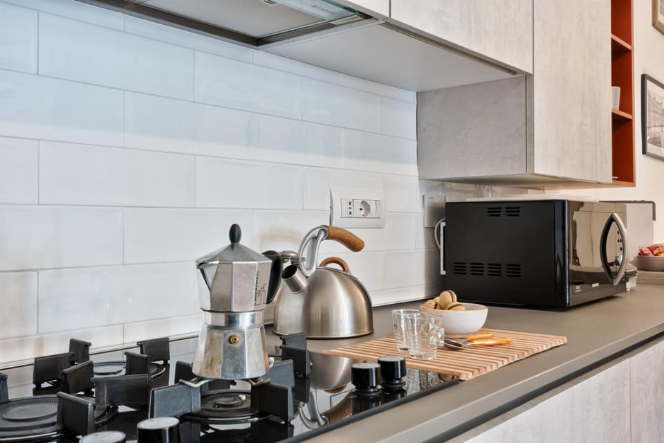 Coffee/tea facilities, minibar, stove